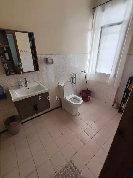 1.5-storey Terraced House for Sale in Taman Bukit Maluri (Kepong) - Ron Yap - Bathroom - PropertyGuru.com.my