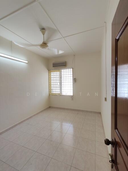 1-storey Terraced House for Sale in Bayan Baru (Penang) - Derick Tan - Bedroom - PropertyGuru.com.my