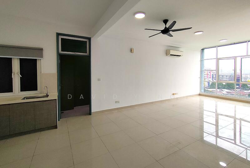 Open, flexible kitchen-living area