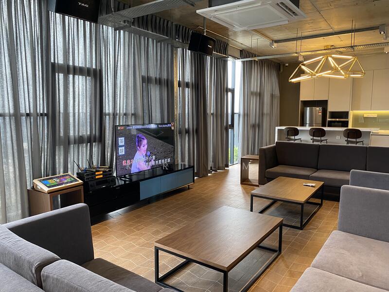 Sky Dining + karaoke room