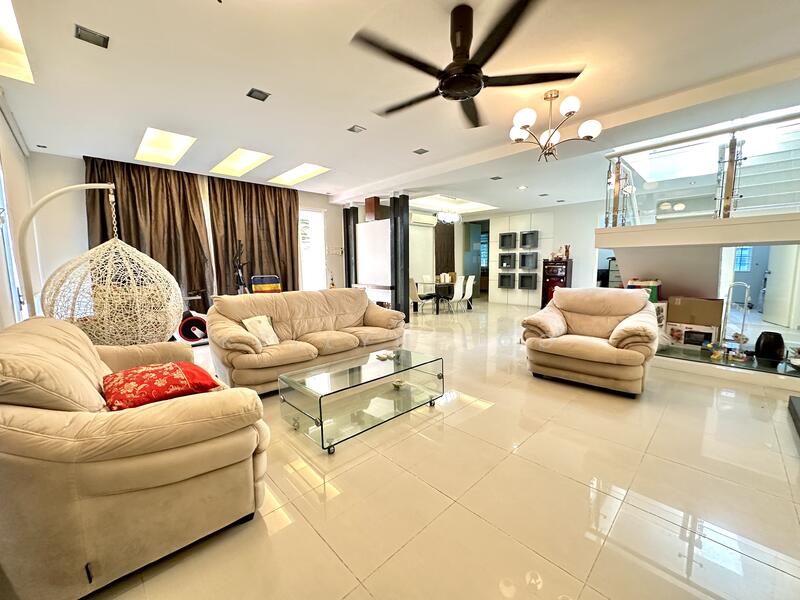 Rumah Berkembar untuk Dijual di Taman Suria (Bukit Katil) - Kellyn Foo - Living Room - PropertyGuru.com.my