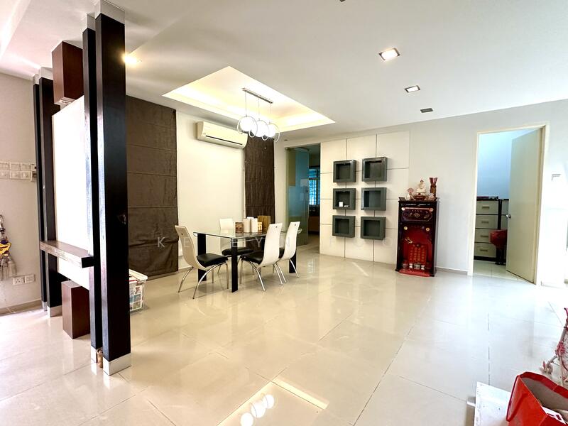 Rumah Berkembar untuk Dijual di Taman Suria (Bukit Katil) - Kellyn Foo - Dining Room - PropertyGuru.com.my