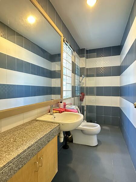 Rumah Berkembar untuk Dijual di Taman Suria (Bukit Katil) - Kellyn Foo - Bathroom - PropertyGuru.com.my