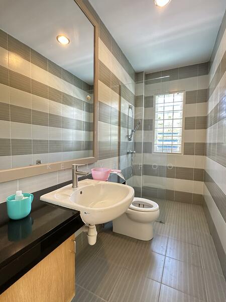 Rumah Berkembar untuk Dijual di Taman Suria (Bukit Katil) - Kellyn Foo - Bathroom - PropertyGuru.com.my