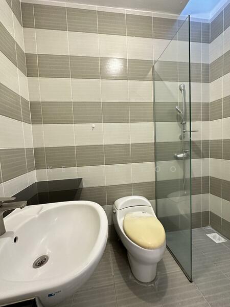 Rumah Berkembar untuk Dijual di Taman Suria (Bukit Katil) - Kellyn Foo - Bathroom - PropertyGuru.com.my