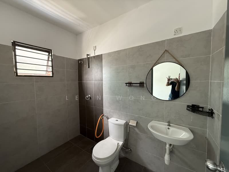 Semi-Detached House for Rent in Taman Scientex Rawang (Rawang) - LEON WONG - Bathroom - PropertyGuru.com.my