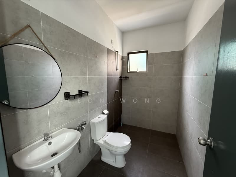 Semi-Detached House for Rent in Taman Scientex Rawang (Rawang) - LEON WONG - Bathroom - PropertyGuru.com.my