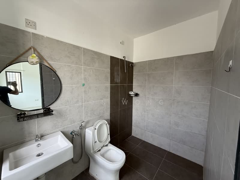 Semi-Detached House for Rent in Taman Scientex Rawang (Rawang) - LEON WONG - Bathroom - PropertyGuru.com.my