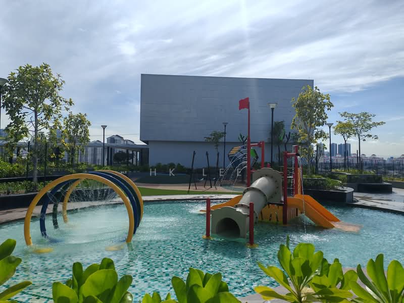 Servis Apartment untuk Disewa di Residensi Ava @ Kiara Bay - HK Lee - Pool - PropertyGuru.com.my