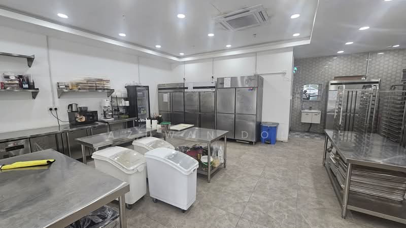 Shop for Rent in Bukit Jelutong (Shah Alam) - Azuwan Dol - Kitchen - PropertyGuru.com.my