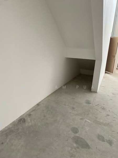 Shop / Office for Rent in Bandar Gamuda Cove (Dengkil) - William Pua - Corridor - PropertyGuru.com.my