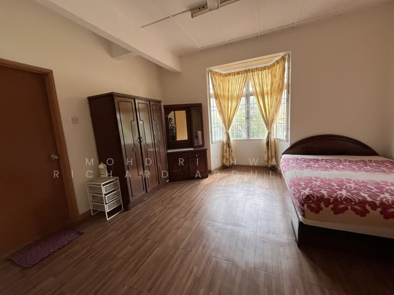 Semi-Detached House for Sale in Sepang (Selangor) - Mohd Ridhwan Richard Abdullah - Bedroom - PropertyGuru.com.my