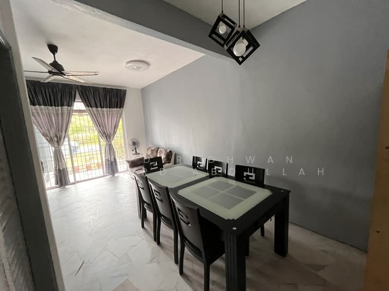 Semi-Detached House for Sale in Sepang (Selangor) - Mohd Ridhwan Richard Abdullah - Dining Room - PropertyGuru.com.my