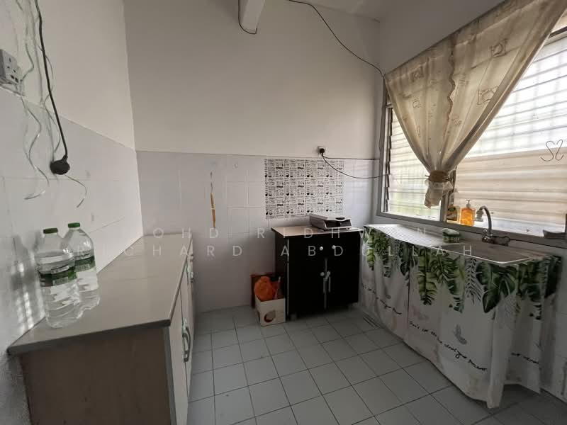 Semi-Detached House for Sale in Sepang (Selangor) - Mohd Ridhwan Richard Abdullah - Kitchen - PropertyGuru.com.my