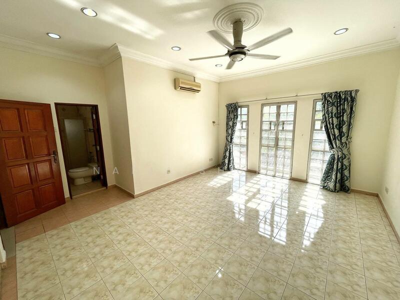 Rumah Berkembar untuk Dijual di Seksyen 9 (Shah Alam) - Nadia Shukri - Living Room - PropertyGuru.com.my