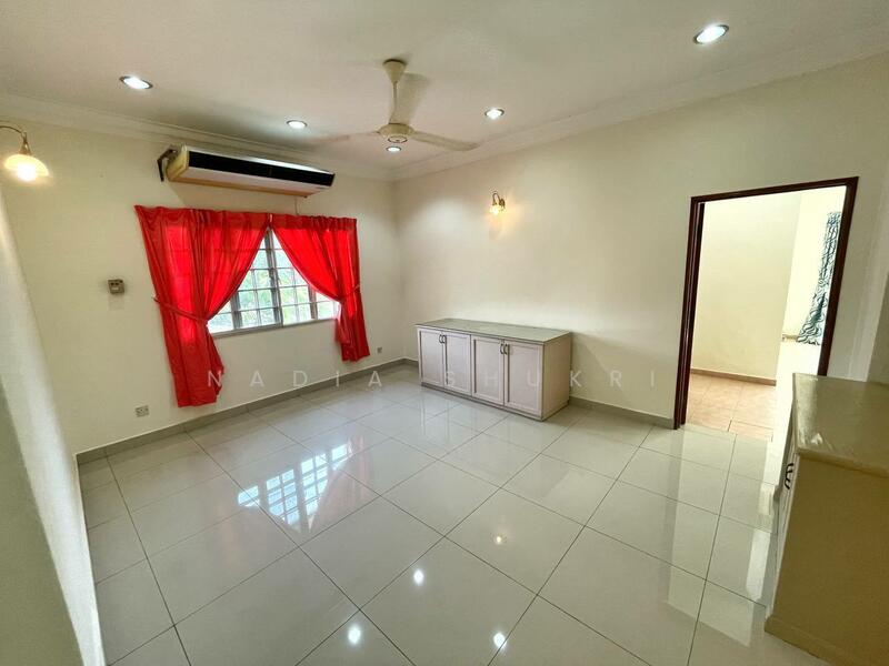 Rumah Berkembar untuk Dijual di Seksyen 9 (Shah Alam) - Nadia Shukri - Living Room - PropertyGuru.com.my