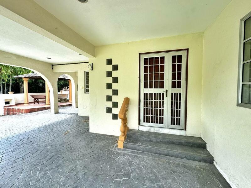 Rumah Berkembar untuk Dijual di Seksyen 9 (Shah Alam) - Nadia Shukri - Exterior - PropertyGuru.com.my