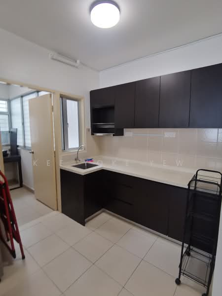 Pangsapuri untuk Dijual di De Bayu Apartment - Kee Yoke Yew - Kitchen - PropertyGuru.com.my