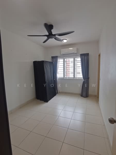 Pangsapuri untuk Dijual di De Bayu Apartment - Kee Yoke Yew - Bedroom - PropertyGuru.com.my