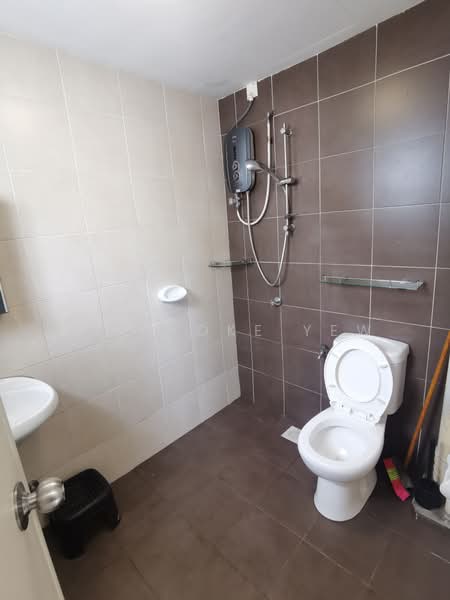 Pangsapuri untuk Dijual di De Bayu Apartment - Kee Yoke Yew - Bathroom - PropertyGuru.com.my
