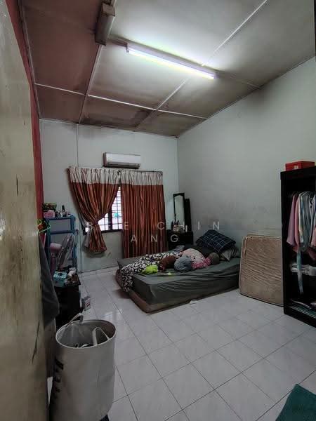 Rumah Teres 1-Tingkat untuk Dijual di Taman Dasa (Kulai) - Bee Chin Ang - Bedroom - PropertyGuru.com.my