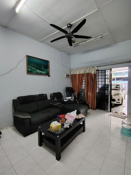 Rumah Teres 1-Tingkat untuk Dijual di Taman Dasa (Kulai) - Bee Chin Ang - Living Room - PropertyGuru.com.my