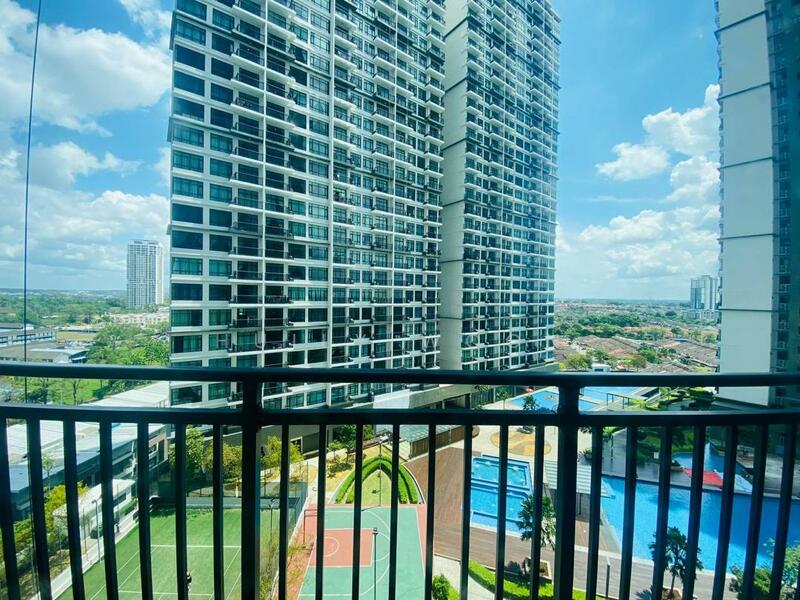 Kediaman Servis untuk Disewa di Molek Regency - Huily Woon - Balcony - PropertyGuru.com.my