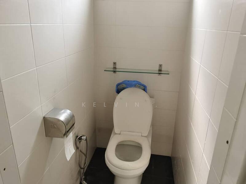 1-storey Terraced House for Sale in Kepong Baru (Kepong) - Kelvin . - Bathroom - PropertyGuru.com.my