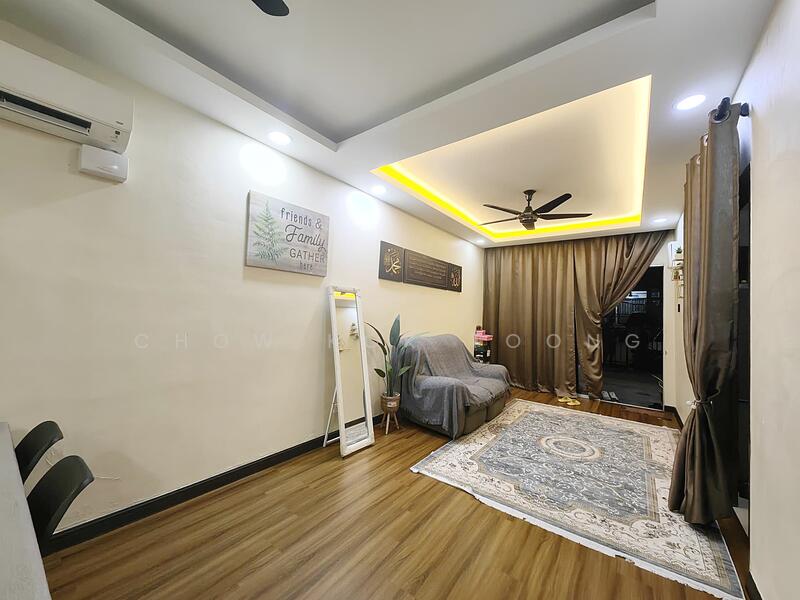 Rumah Teres 1-Tingkat untuk Dijual di Bandar Putra Permai (Seri Kembangan) - Chow Kok Toong - Living Room - PropertyGuru.com.my