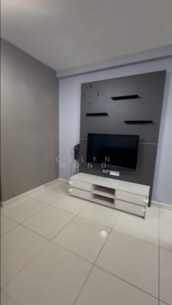 Liberty Arc - Living Room With TV