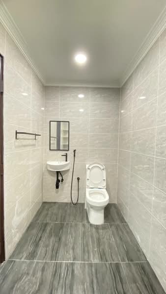 2-storey Terraced House for Sale in Bukit Jelutong (Shah Alam) - Afiqah zaidi - Bathroom - PropertyGuru.com.my