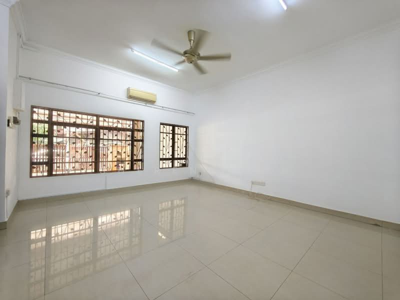 Rumah Teres 2 Tingkat untuk Dijual di Bandar Kinrara (Selangor) - Sherene Goh - Living Room - PropertyGuru.com.my
