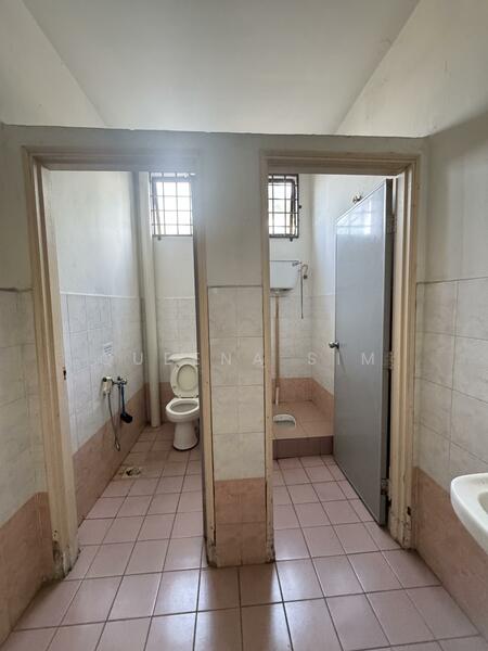 Kilang untuk Dijual di Ulu Tiram (Johor) - Queena Sim - Bathroom - PropertyGuru.com.my