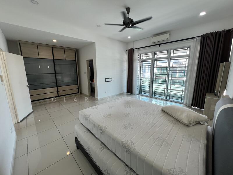 Cluster House for Sale in Setia Tropika (Johor Bahru) - Clarence Low - Master Bedroom - PropertyGuru.com.my