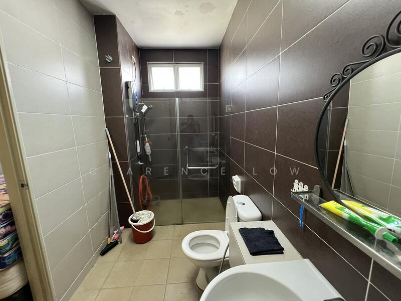 Cluster House for Sale in Setia Tropika (Johor Bahru) - Clarence Low - Bathroom - PropertyGuru.com.my