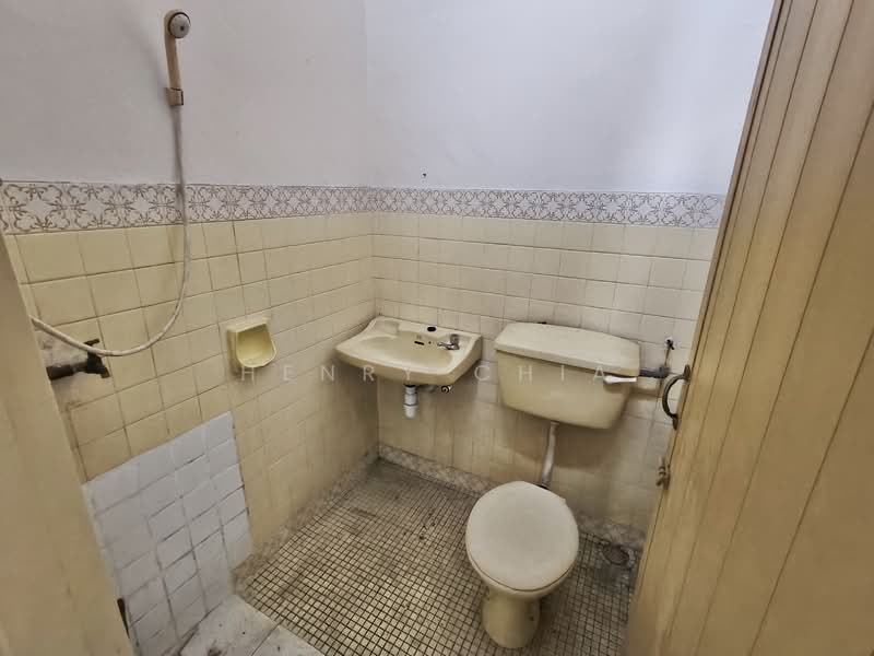 Rumah Teres 2 Tingkat untuk Dijual di Taman Connaught (Cheras) - Henry Chia - Bathroom - PropertyGuru.com.my