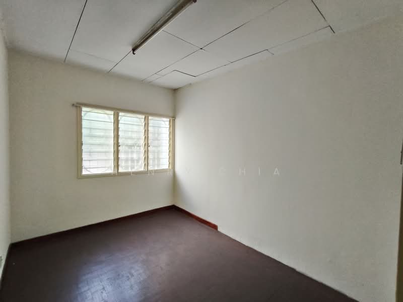 Rumah Teres 2 Tingkat untuk Dijual di Taman Connaught (Cheras) - Henry Chia - Bedroom - PropertyGuru.com.my