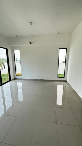 Sejati Lakeside 2 untuk Untuk Dijual - RM 1,750,000, Mac 2026 - Living Room - PropertyGuru.com.my