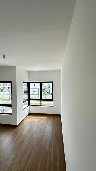 Sejati Lakeside 2 untuk Untuk Dijual - RM 1,750,000, Mac 2026 - Living Room - PropertyGuru.com.my