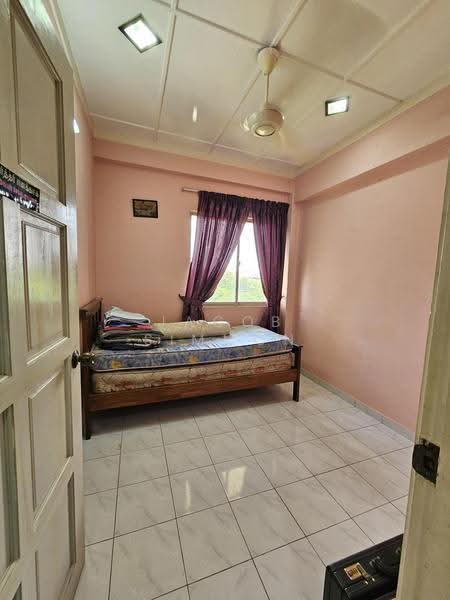 Rumah Flat untuk Disewa di Taman Sri Sentosa - Jacob Simmon - Bedroom - PropertyGuru.com.my