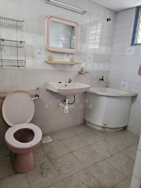 Rumah Flat untuk Disewa di Taman Sri Sentosa - Jacob Simmon - Bathroom - PropertyGuru.com.my