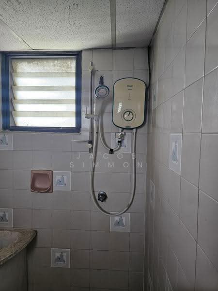 Rumah Flat untuk Disewa di Taman Sri Sentosa - Jacob Simmon - Bathroom - PropertyGuru.com.my