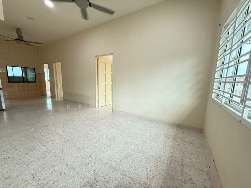 Flat for Sale at Rumah Pangsa Bukit Senjuang - Ramona Tan - Living Room - PropertyGuru.com.my