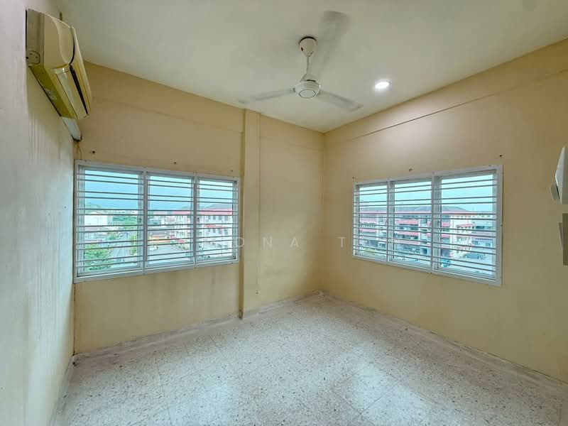 Flat for Sale at Rumah Pangsa Bukit Senjuang - Ramona Tan - Interior - PropertyGuru.com.my