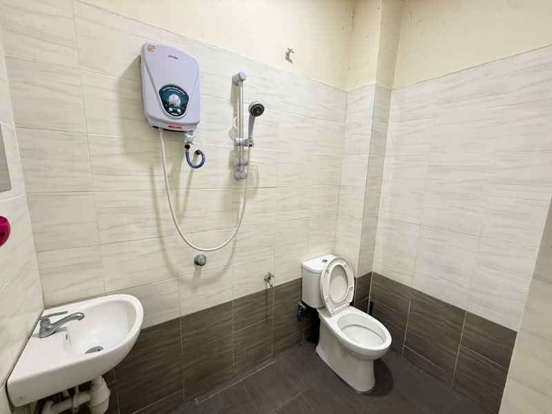 Flat for Sale at Rumah Pangsa Bukit Senjuang - Ramona Tan - Bathroom - PropertyGuru.com.my