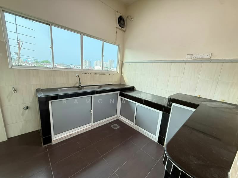 Flat for Sale at Rumah Pangsa Bukit Senjuang - Ramona Tan - Kitchen - PropertyGuru.com.my