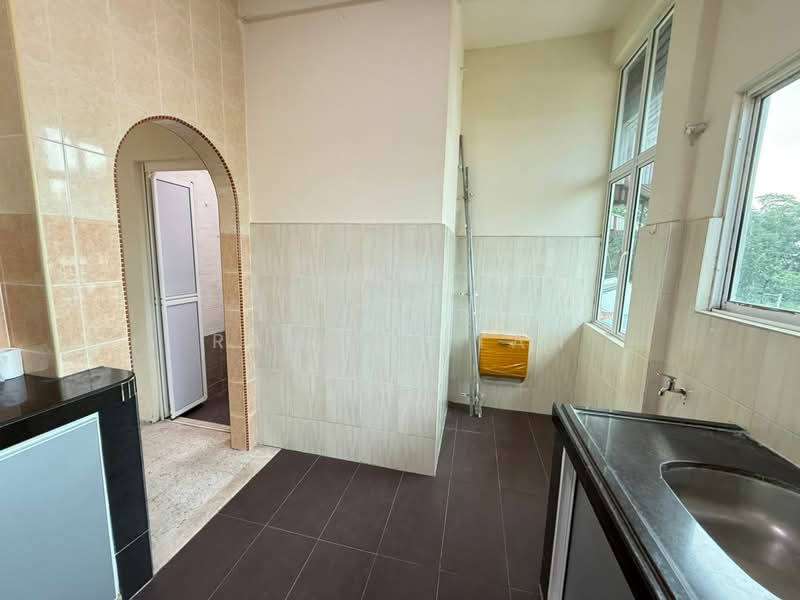 Flat for Sale at Rumah Pangsa Bukit Senjuang - Ramona Tan - Interior - PropertyGuru.com.my