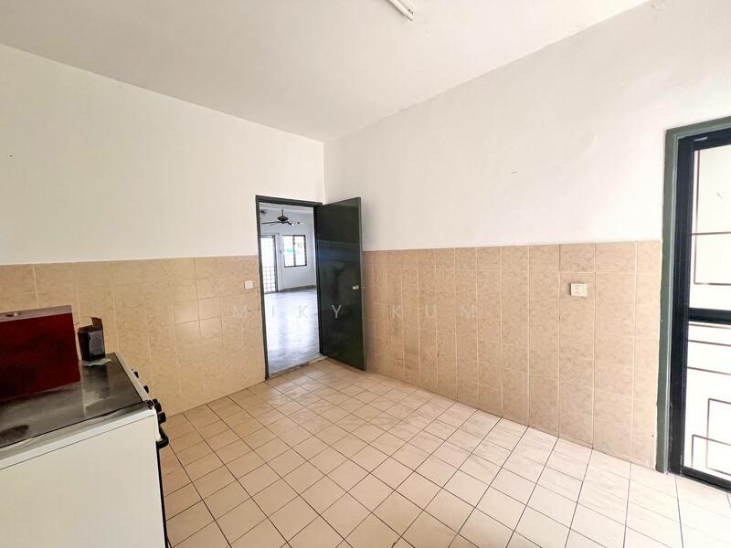 2-storey Terraced House for Sale in Bandar Tun Hussein Onn (Cheras) - Miky Kum - Kitchen - PropertyGuru.com.my