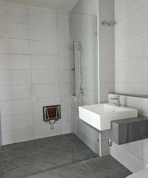 Elder friendly bathroom