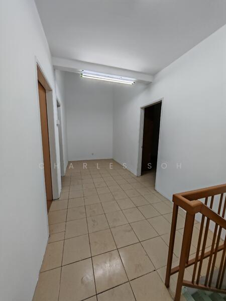 Rumah Teres untuk Dijual di Taman Nanyang (Batu) - Charles Soh - Corridor - PropertyGuru.com.my